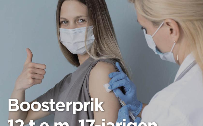 jong meisje wordt gevaccineerd