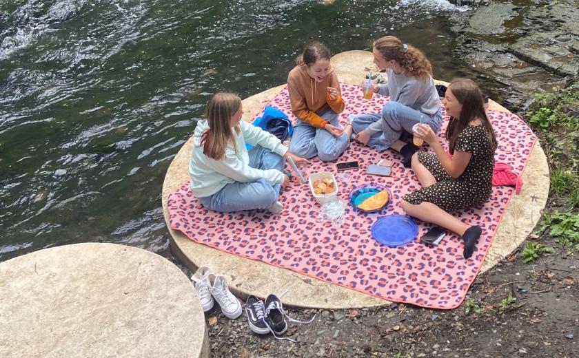 kinderen aan het picknicken copyright Zinderendezenne