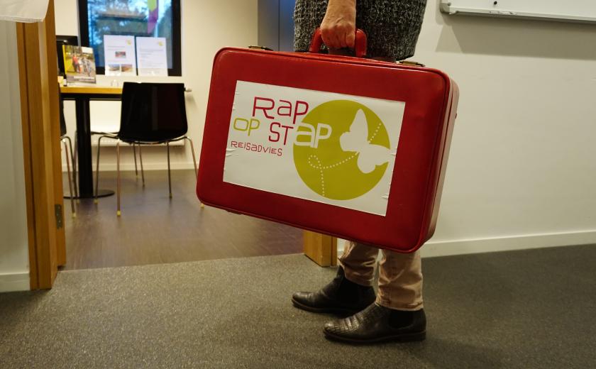 reiskoffer met logo rap op stap