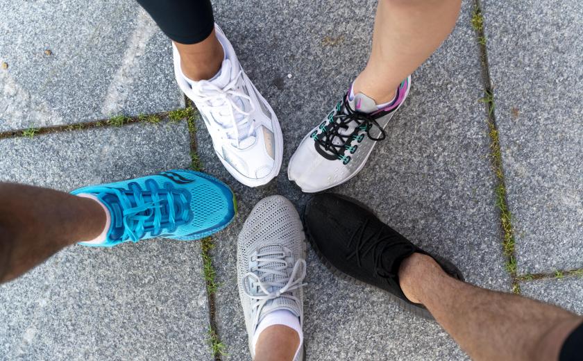 Lopers zetten hun loopschoenen samen