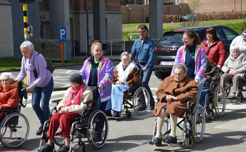 bewoners en begeleiders samen onderweg