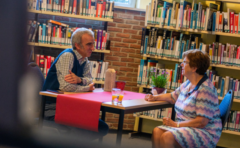 Mensen aan het praten