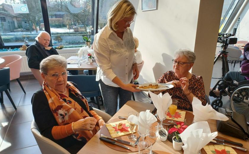 etentje met bewoners ten Hove