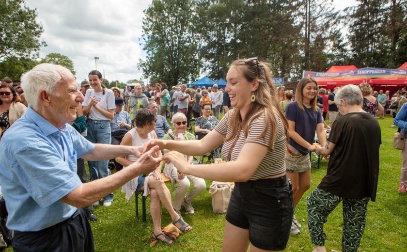 dansende inwoners (c)Layla Aerts