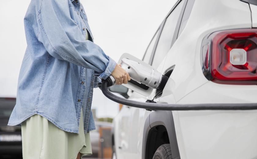 electrische wagen opladen image by Freepik