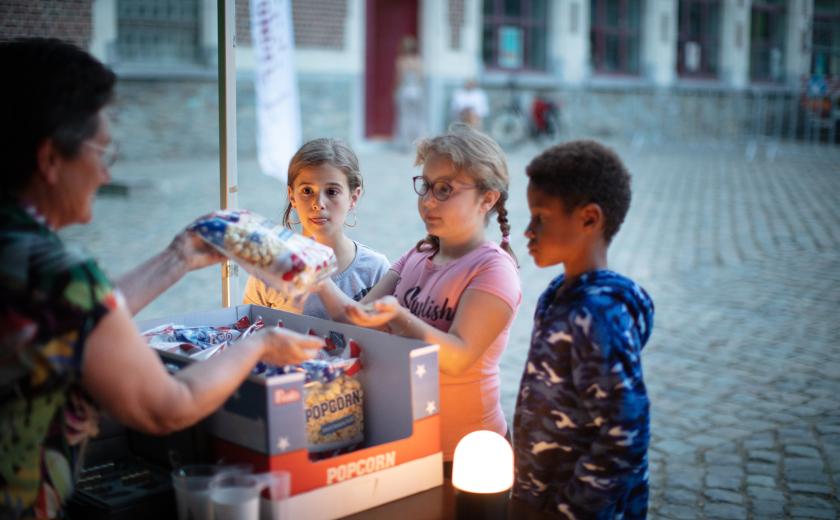 Mensen op de openluchtfilm (c)Layla Aerts