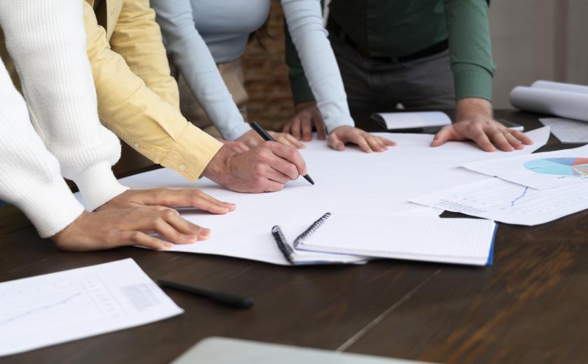 mensen in bespreking