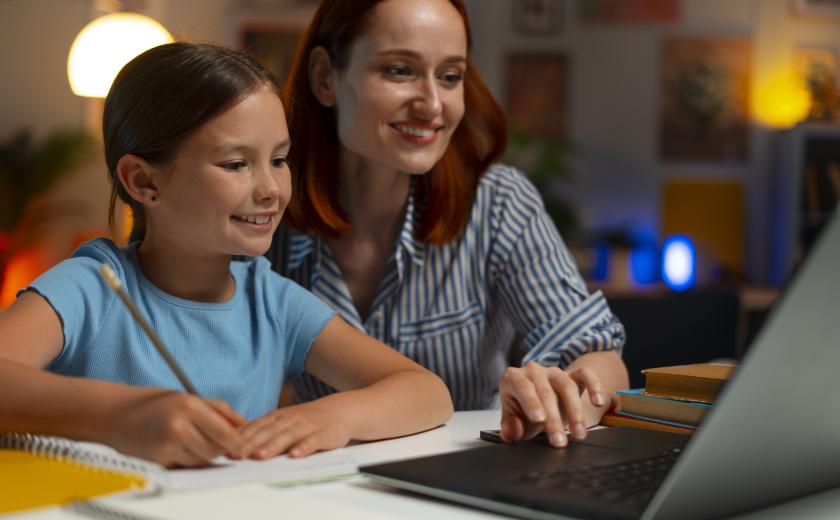 mama met dochter (c)Freepik