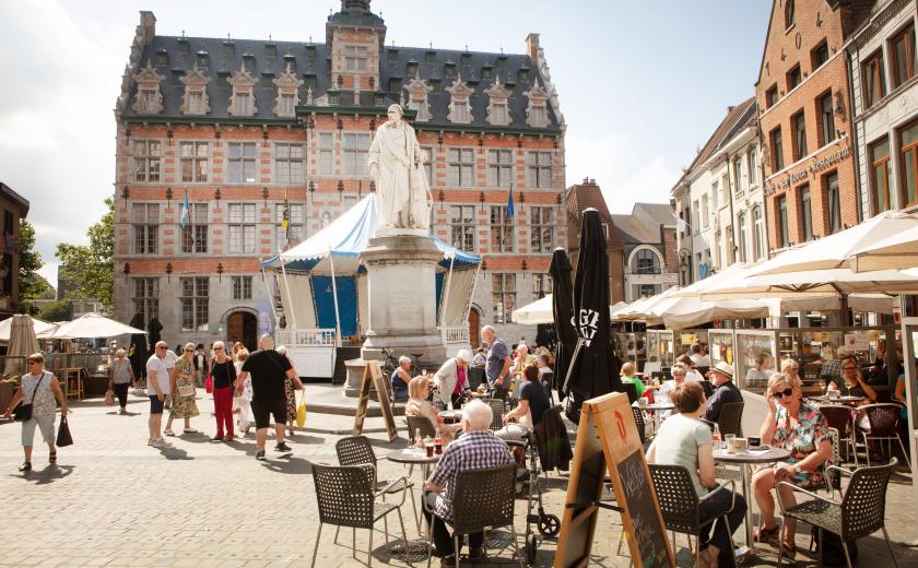 Grote Markt met kiosk