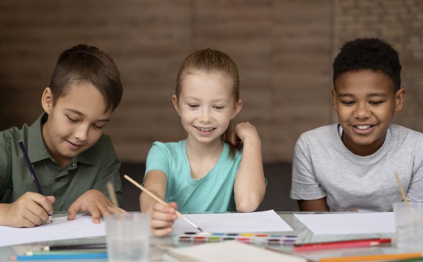 kinderen in de opvang (c)Freepik