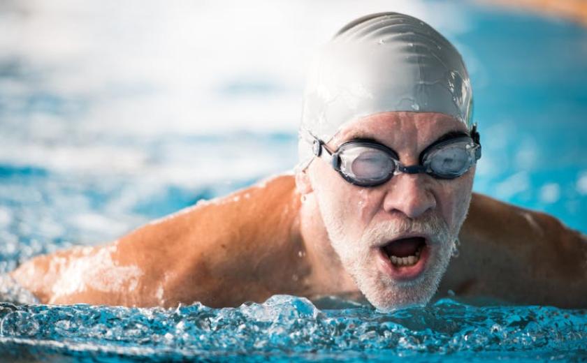 Vrij Zwemmen voor 50+ © canva Vrij Zwemmen voor 50+ © canva