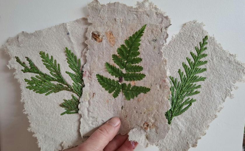 Natuurlijk papier maken © Floresana