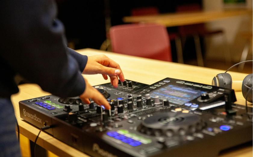 DJ | cursus muziek © Villa Basta vzw