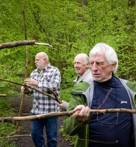 De mensen van Natuurpunt aan de slag in Halle.
