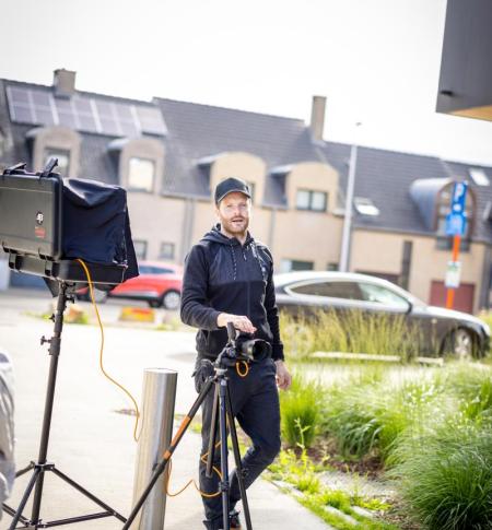 Jente Boon op de set aan de slag voor een nieuwe campagne voor Stad Halle.