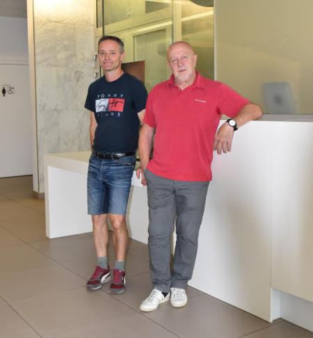 Vrijwilligers Cyberpreventie Luc Nevens en René De Becker van de polituiezone Zennevallei